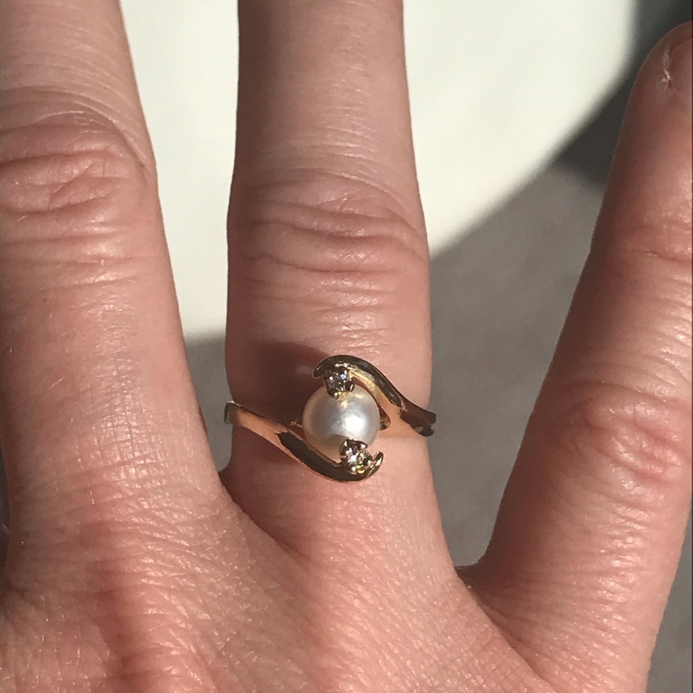14k gold ring w 6mm pearl and 2 diamonds sz 6.5